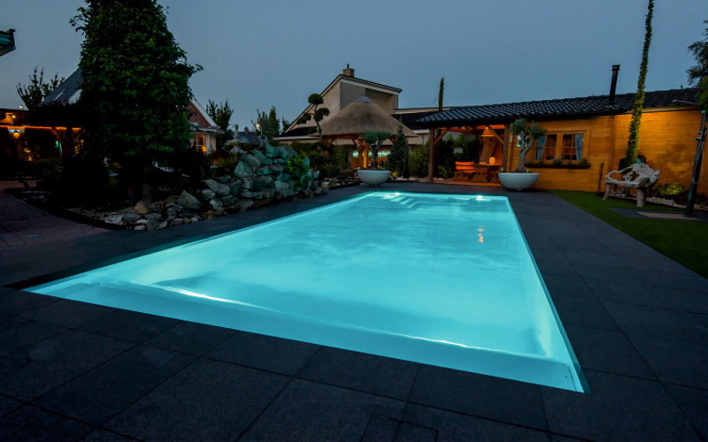 Langer genieten van een sfeervol zwembad is mogelijk met zwembadverlichting