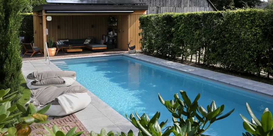 Wanneer u een tuin met zwembad wilt, heeft u keuze uit verschillende soorten.