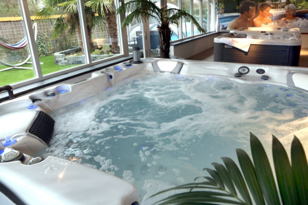 Een Wellis spa herkent u direct aan zijn strakke design en technische hoogstandjes Een Wellis spa herkent u direct aan zijn strakke design en technische hoogstandjes